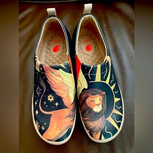 UIN Women's Walking Shoes  - NWOT. Never worn. Size 8.